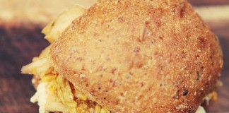 Сэндвич с квашеной капустой и курицей