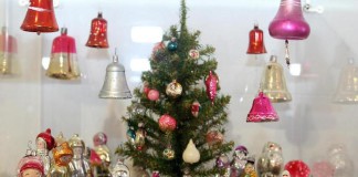 ТЕПЕРЬ ОНА НАРЯДНАЯ: ЧЕМ УКРАШАЛИ ЕЛКУ В РОССИИ ПОСЛЕДНИЕ 20 ЛЕТ