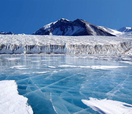 Бурные реки и озера Антарктиды
