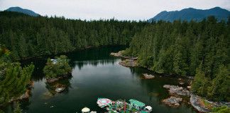 Супруги из Канады построили плавучий остров