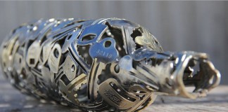 Cкульптуры из ключей и монет