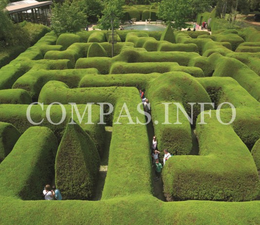 9 необычных лабиринтов из живой изгороди