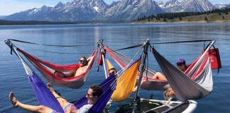 Транспортное средство для отдыха, объединившее гамак и плот