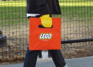 Lego Playbox, пакет с ручками в виде рук фигурки из конструктора