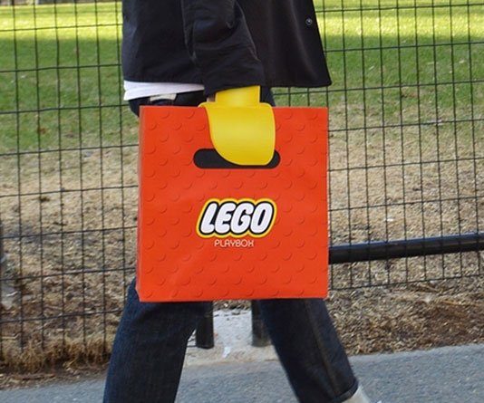 Lego Playbox, пакет с ручками в виде рук фигурки из конструктора