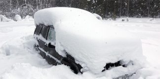 Человек почти два месяца прожил в заваленной снегом машине