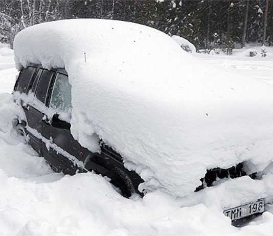 Человек почти два месяца прожил в заваленной снегом машине