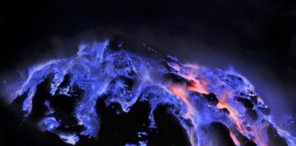 Уникальный вулкан с голубой лавой — вулкан Кавах Иджен в Индонезии, на востоке острова Ява
