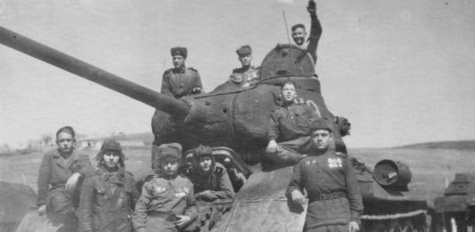 Легендарный танк Т-34 отмечает 80-летие со дня принятия на вооружение, видео из Улан-Удэ 80 лет со дня поступления танка Т-34 на вооружение советской армии