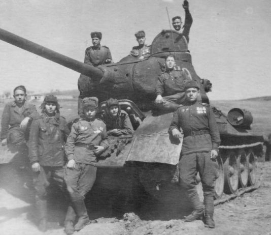 Легендарный танк Т-34 отмечает 80-летие со дня принятия на вооружение, видео из Улан-Удэ 80 лет со дня поступления танка Т-34 на вооружение советской армии