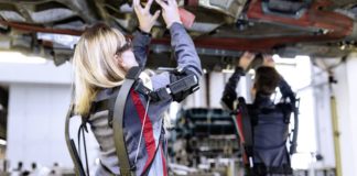 В Audi сборка автомобилей уже идет с помощью экзоскелетов Ottobock и Skelex AUDI применяет экзоскелеты для производства автомобилей