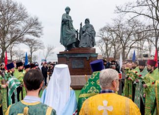 В Керчи установлен памятник преподобному Никону Печерскому и князю Глебу Святославовичу Тмутараканскому В Керчи установлен памятник преподобному Никону Печерскому и князю Глебу Святославовичу Тмутараканскому