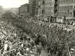17 июля 1944 пленные немцы (всего 57,600) «исполнили» мечту Гитлера пройтись по улицам Москвы Марш пленных немцев в Москве 17 июля 1944
