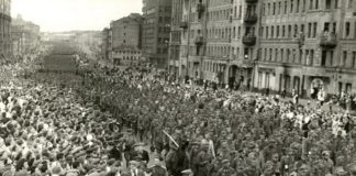 17 июля 1944 пленные немцы (всего 57,600) «исполнили» мечту Гитлера пройтись по улицам Москвы Марш пленных немцев в Москве 17 июля 1944