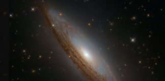 Уникальный снимок спиральной галактики ESO 021-G004 (130млн св.лет от Земли) от телескопа Хаббл