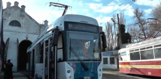 В Евпатории (Крым) испытан первый российский узкоколейный трамвай модели «71-411» (Уралтрансмаш)