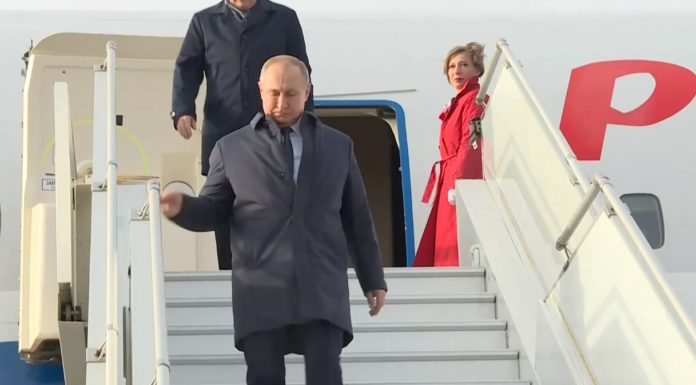 Во встрече «Нормандской четверки» от России вместе с Путиным В.В. участвуют еще 4 человека Путин прилетел в Париж на саммит нормандской четверки, 09.12.2019