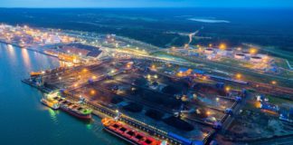 На границе с ЕС в России строится суперсовременный город Усть-Луга, крупнейший порт на Балтике.. В СМИ — тишина