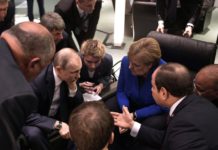 Мировые лидеры покорно склонились и ждут от Путина принятия главных решений по Ливии.. Мировые лидеры покорно склонились и ждут от Путина принятия главных решений..