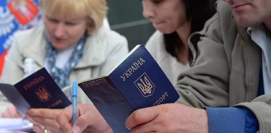 Почти 300 тысяч жителей Донбасса получили российское гражданство в 2019 году Почти 300 тысяч жителей Донбасса получили российское гражданство в 2019 году