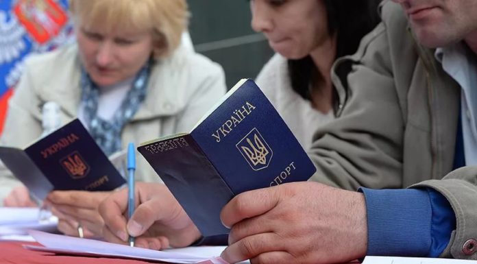 Почти 300 тысяч жителей Донбасса получили российское гражданство в 2019 году Почти 300 тысяч жителей Донбасса получили российское гражданство в 2019 году