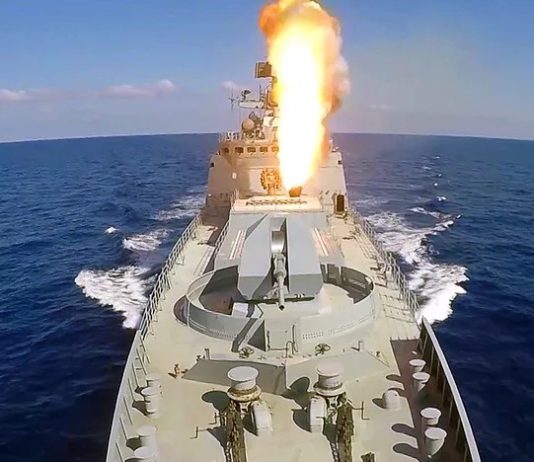 Точно в цель! Видео попадания ракет Калибр на вчерашних учениях ЧФ и СФ в Черном море, Путин оценил, видео Ракеты Калибр - точно в цель, учения ЧФ и СФ в Черном море под наблюдением Путина