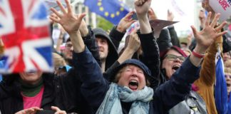 Великобритания вышла из ЕС, теперь снимает антироссийские санкции.. Деньги то считать умеют.. Британия вышла из ЕС, теперь выходит и из антироссийских санкций.. Деньги то считать умеют..