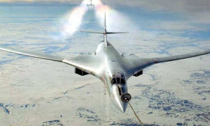 Первый полет модернизированного стратегического бомбардировщика Ту-160М, видео от Минобороны