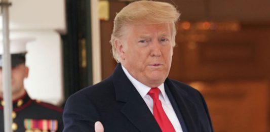 Цирк с импичментом завершен. Сенат оправдал Трампа, он остается президентом США Цирк с импичментом завершен. Сенат оправдал Трампа, он остается президентом США