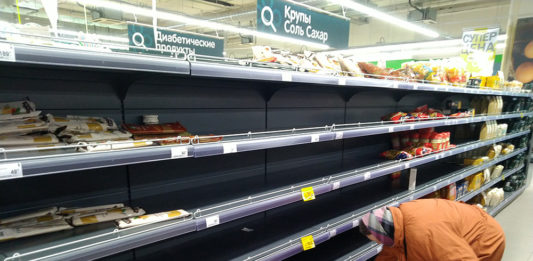 Путин призвал россиян не скупать продукты впрок. Сегодня уже пустые полки, к примеру, в магазинах Теплого Стана Москвы Пустые стеллажи в магазине "Перекресток" (Лейпциг) на ул.Ак.Варги , утро 17 марта 2020