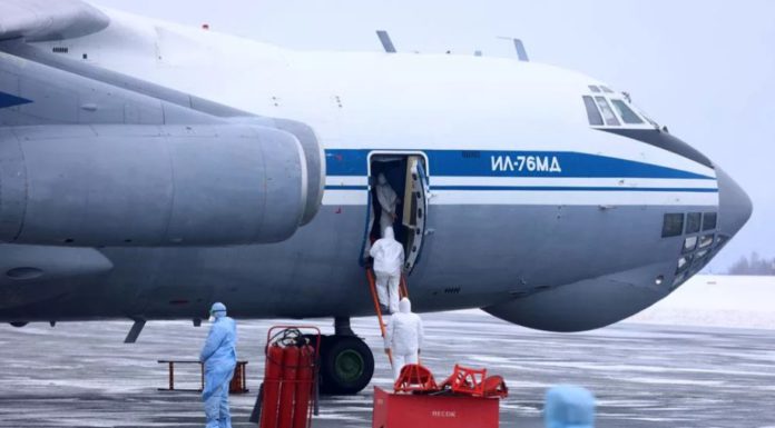 Европа привычно «сдалась и сложила лапки» перед РФ, а Россия направит реальную помощь Италии в борьбе с коронавирусом Европа привычно"сдалась и сложила лапки", а Россия направит реальную помощь Италии в борьбе с коронавирусом