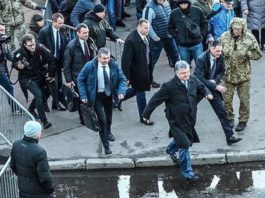 Порошенко удрал от допроса в ГБР Украины за границу или как «крысы покидают тонущий Укрокорабль» Порошенко удрал от допроса в ГБР Украины за границу или как "крысы покидают тонущий Укрокорабль"