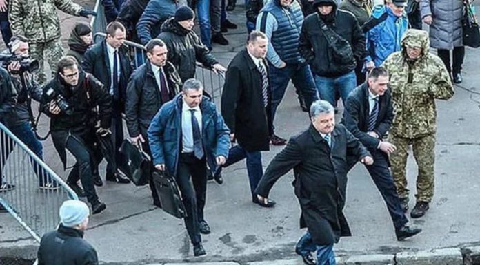 Порошенко удрал от допроса в ГБР Украины за границу или как «крысы покидают тонущий Укрокорабль» Порошенко удрал от допроса в ГБР Украины за границу или как "крысы покидают тонущий Укрокорабль"