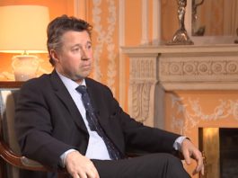 Посол ФРГ в России Г.А. фон Гайр подтвердил полное признание Германией всех нацистских преступлений в годы войны Посол ФРГ в России подтвердил признание Германией всей полноты вины за совершенные нацистами преступления в годы войны