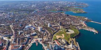 Указом президента РФ Путина иностранцам запрещены покупка и владение землёй в Крыму.. Ибо — хватит! Иностранцы не смогут владеть землей в Крыму и Севастополе. Указ Президента