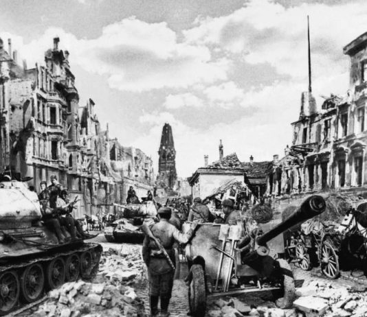 75 лет назад, 22 апреля 1945, советские войска окружив Берлин, вошли в его пригороды 75 лет назад, 22 апреля 1945, советские войска окружив Берлин, вошли в его пригороды