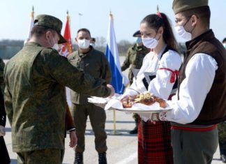 В Сербию прибыла помощь по борьбе с коронавирусом из России — 87 специалистов, 16 единиц спецтехники, видео В Сербию прибыла помощь по коронавирусу из России - 87 специалистов, 16 единиц спецтехники, видео