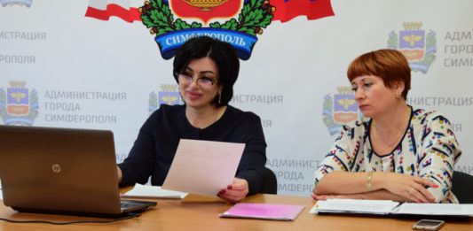 Как и почему высокопоставленные чиновники Крыма живут и лавируют между двумя домами — Россией и Украиной Как и почему высокопоставленные чиновники Крыма живут и лавируют между двумя домами - Россией и Украиной