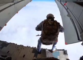 Первые в мире! Десантирование с 10 тыс метров над Арктикой, видео от Минобороны Первые в мире! Десантирование с 10 тыс метров над Арктикой, видео от Минобороны