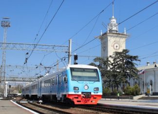 Первый дизельный электропоезд прибыл в Крым для ЖД-сообщения Симферополь-Керчь Первый дизельный электропоезд прибыл в Крым для ЖД-сообщения Симферополь-Керчь