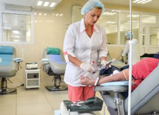 Переболевшие коронавирусом москвичи стали донорами крови для пациентов с COVID-19 Переболевшие коронавирусом москвичи стали донорами крови для пациентов с COVID-19