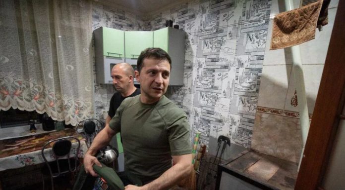 «Президент Украины Зеленский сбежит из страны, если МВФ не даст денег», считает политолог Погребинский "Президент Украины Зеленский сбежит из страны, если МВФ не даст денег", считает политолог Погребинский