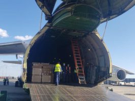 Рекорд смертности от коронавируса в США — 1200 человек.. А Трамп всё острит про российский самолет с помощью Америке Рекорд смертности от коронавируса в США - 1200 человек.. А Трамп всё острит про российский борт с помощью Америке