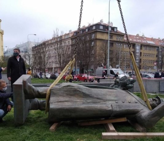 Русофобия в Чехии: в Праге под шумок коронавируса цинично снесен памятник освободителю Освенцима и Чехии маршалу Коневу Русофобия в Чехии: в Праге под шумок коронавируса цинично снесен памятник освободителю Освенцима и Чехии маршалу Коневу