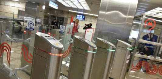 Сегодня в метро Москвы запущена автопроверка цифровых пропусков москвичей по картам Тройка, Стрелка и пр. Сегодня в метро Москвы запущена автопроверка цифровых пропусков москвичей по картам Тройка, Стрелка и пр.