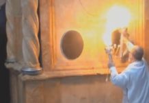 В храме Гроба Господня в Иерусалиме сошёл благодатный огонь, видео В храме Гроба Господня в Иерусалиме сошёл благодатный огонь, видео