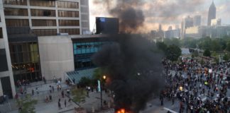 Беспредел, пожары и насилие в США напоминают события на Украине в феврале 2014 Беспредел, пожары и насилие в США напоминают события на Украине в феврале 2014