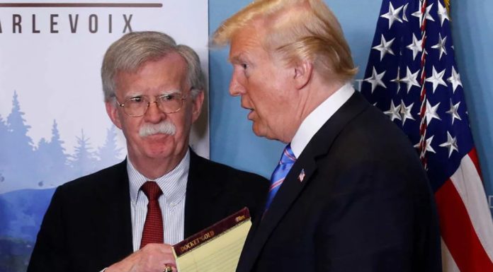 Мемуары Болтона о работе в Белом доме напугали Трампа утечкой секретных данных Мемуары Болтона о работе в Белом доме напугали Трампа якобы утечкой секретных данных