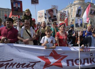 Организаторы «Бессмертного полка» предложили перенести всенародное шествие на следующий год Организаторы "Бессмертного полка" предложили перенести всенародное шествие на следующий год