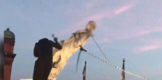 «Убьём себя об стену!..», сдуревшие от безнаказанности «черные и белые» идиоты снесли в Балтиморе памятник.. Колумбу… Видео "Убьём ещё и себя об стену!..", сдуревшие от безнаказанности "черные и белые" снесли в Балтиморе памятник.. Колумбу..., Видео